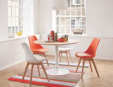 Are Round Dining Tables Better For, Small Round Dining Tables For Spaces