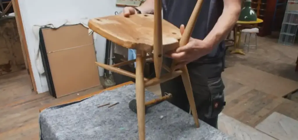 Broken Leg On A Dining Room Chair, How To Fix Dining Room Chair Legs
