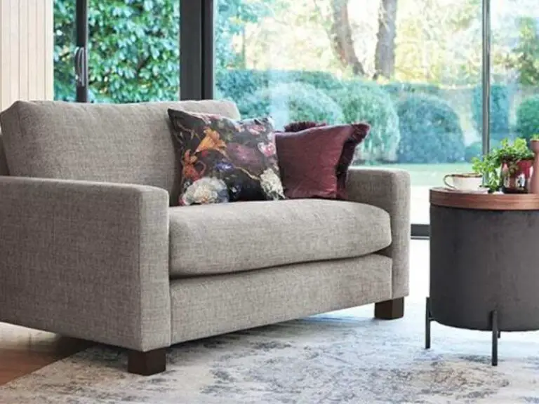 How to Decorate a Loveseat With Pillows? 21 Great Ideas