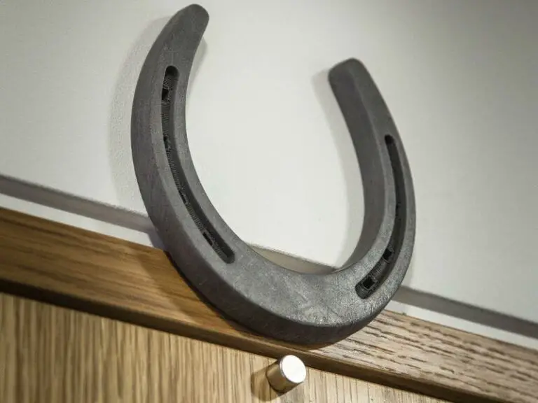 how-to-put-horseshoe-on-door-explained