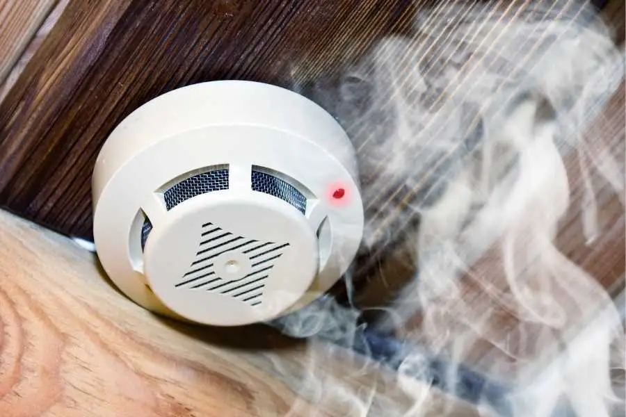 can-i-put-a-smoke-detector-on-a-shelf-explained