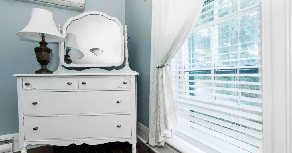How Much Does a Dresser With Mirror Cost?