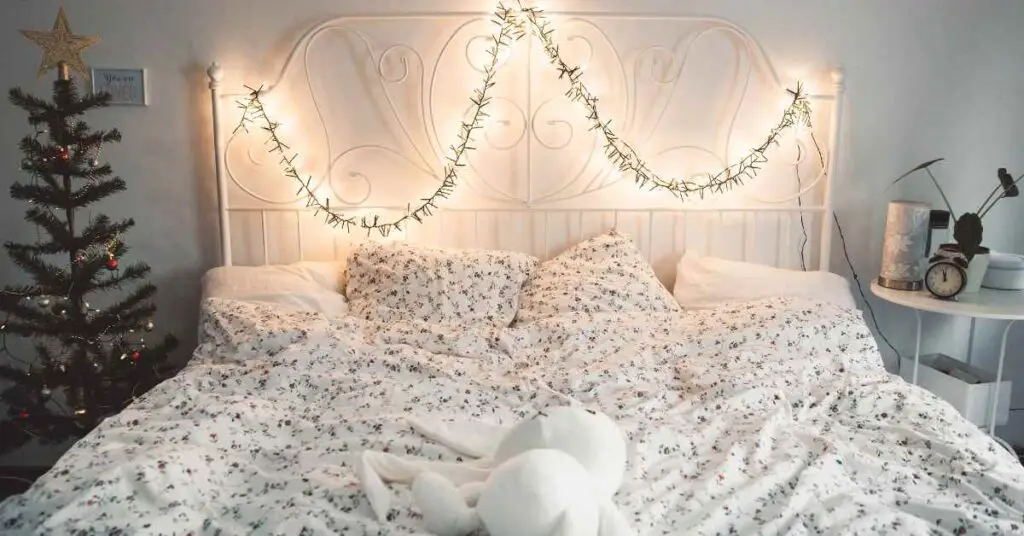 How to Decorate a Headboard For Christmas?
